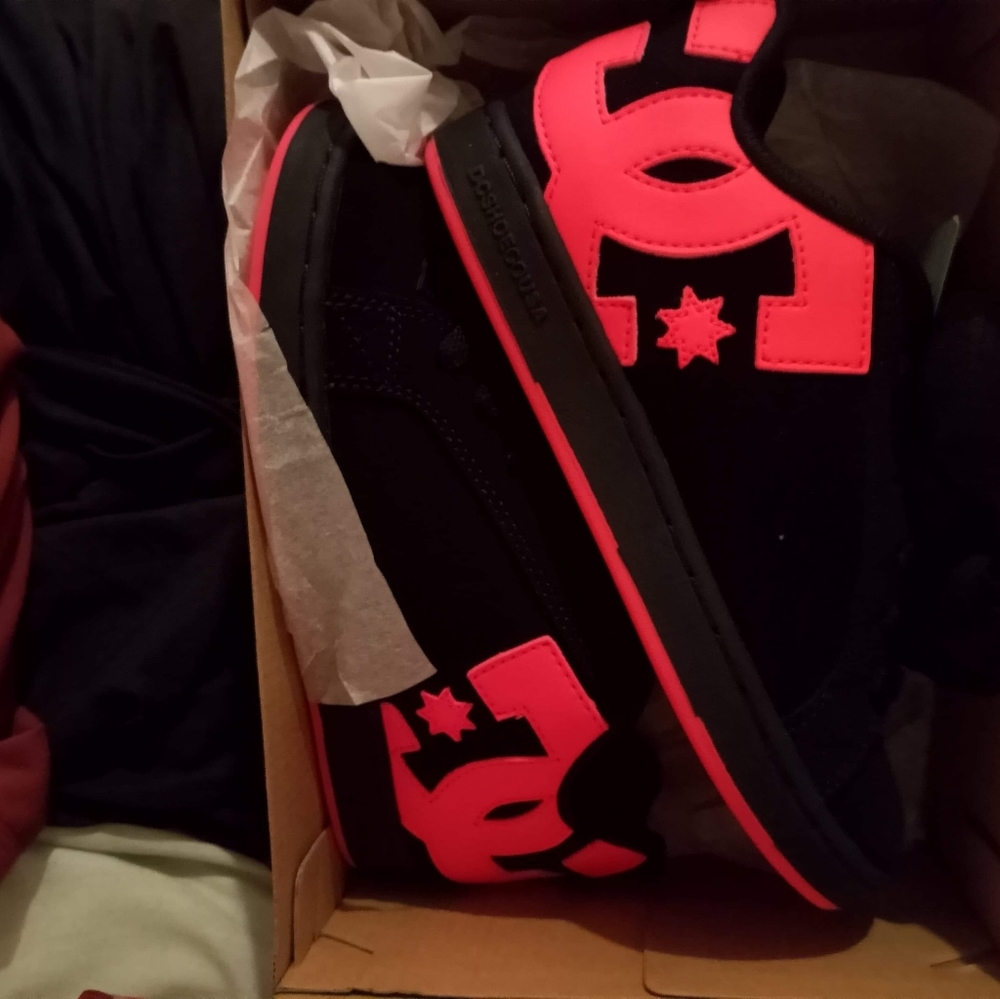 Womans / girls dc shoes
